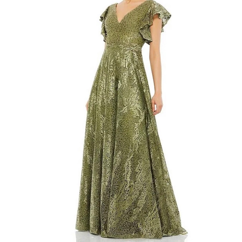 Max Duggal Floral Embellished V-neck short ruffle sleeve ball gown size 10